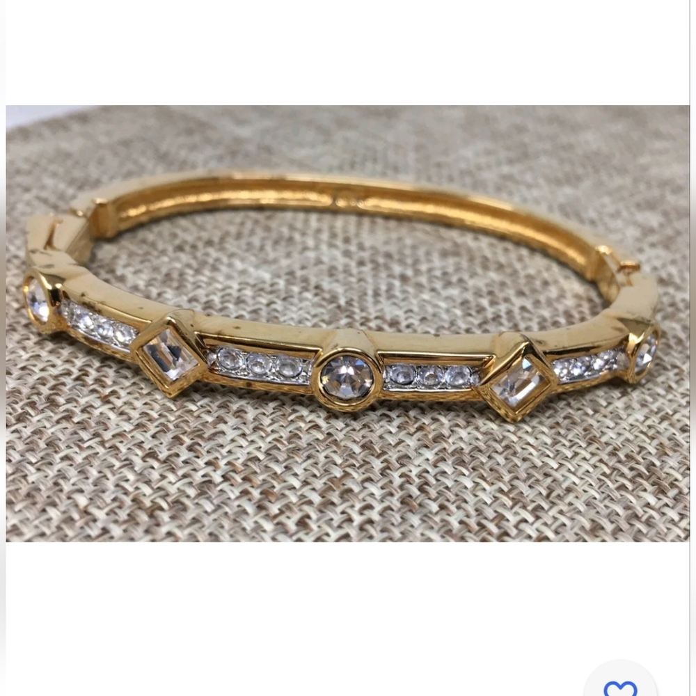 Vintage 1980's Swan Signed Swarovski Crystal Gold tone Hinged Clamp Bangle - Picture 4 of 7